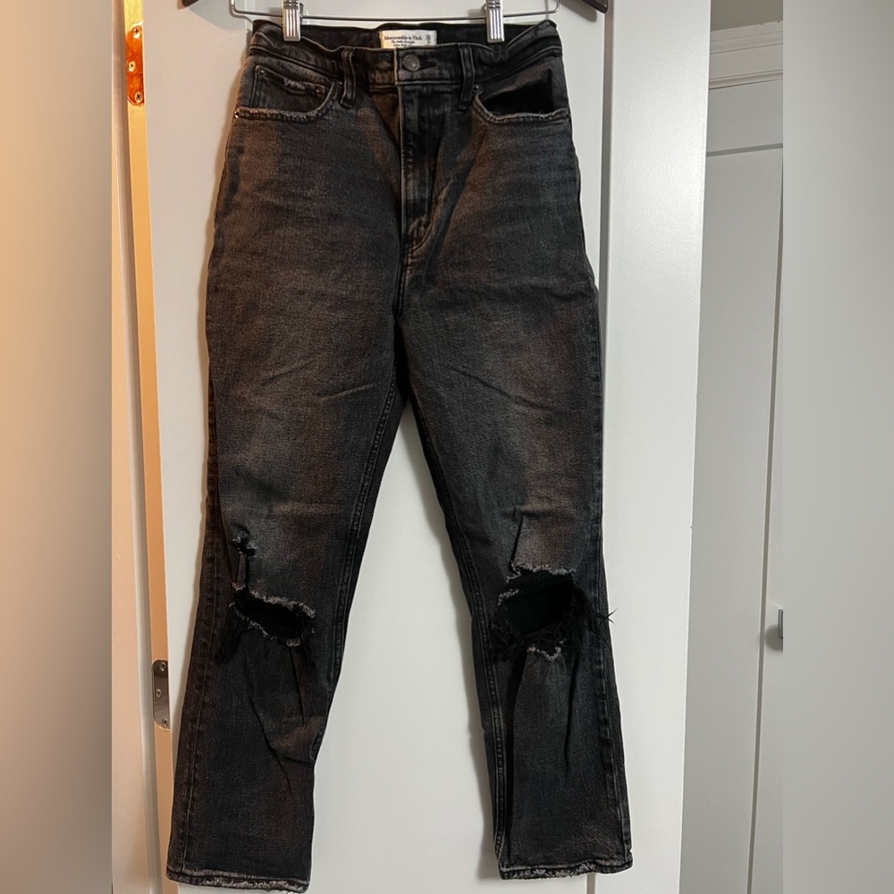 Abercrombie. The Ankle Straight Ultra High Rise. Black/ Grey Wash. Size 26